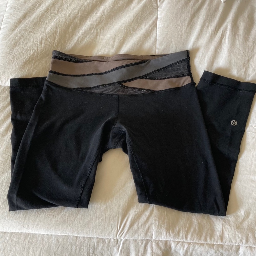 Classic black Wunder Under Lululemon Crop size 6
